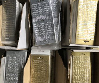 Ca. 10x Stickervellen – franstalig, duitstalig en anderen talen